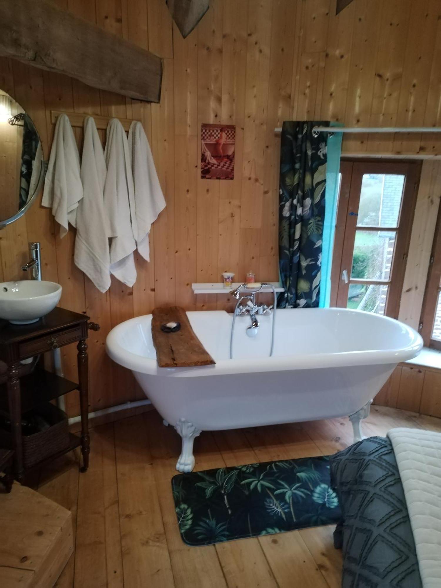 La Tour De Ver Gite Atypique Possibilite Table D'Hotes Sur Reservation Esterno foto